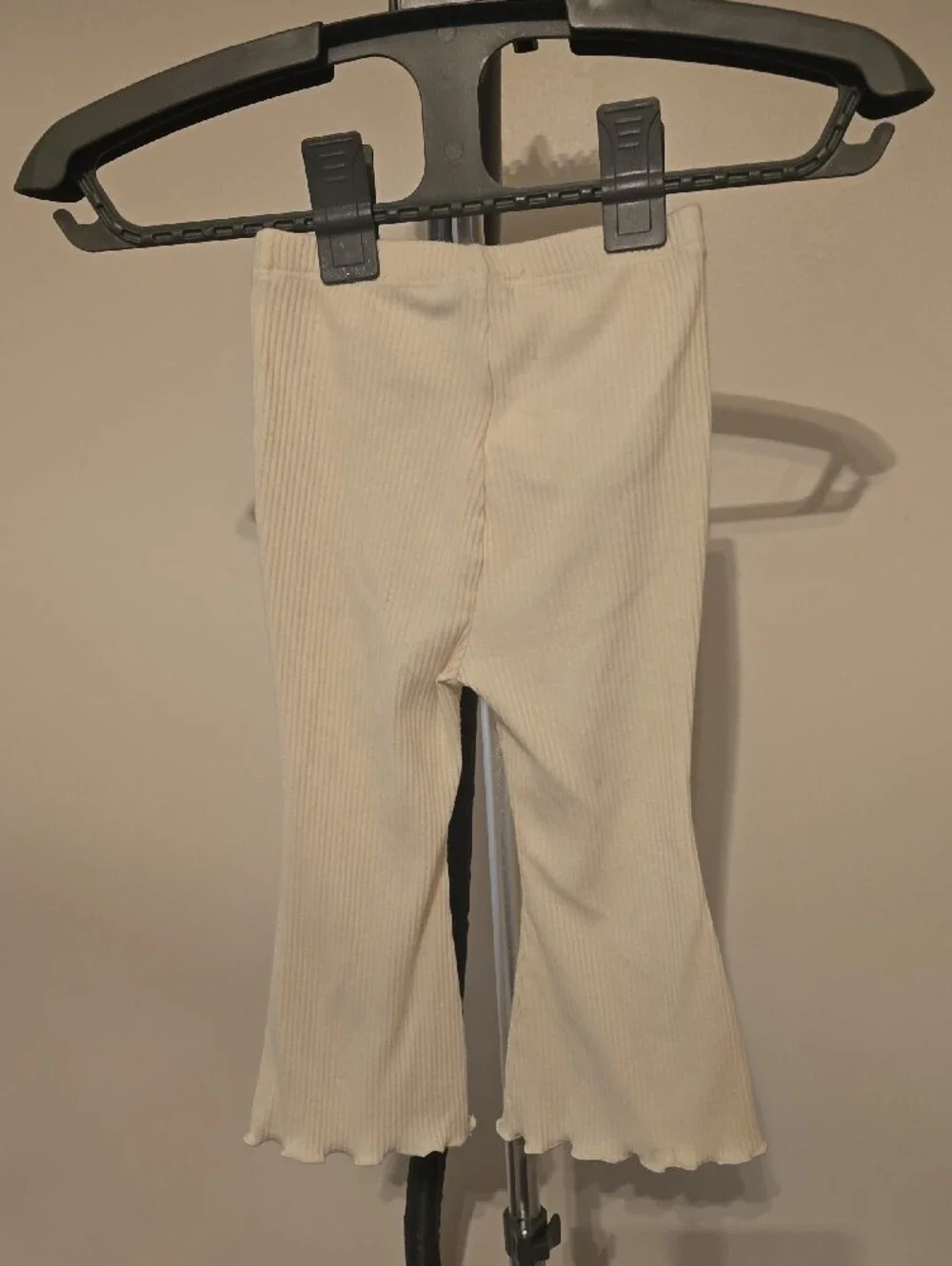 Old Navy Cream Ribbed Flare Leggings